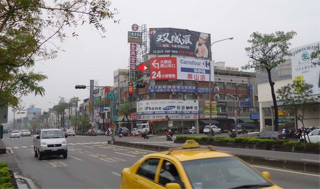 P-0241B-高雄市三民區民族一路461號-大樂量販店對面廣告看板