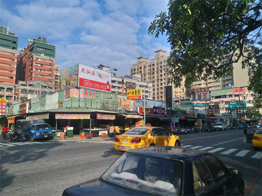 高雄市左營區榮總路143號-榮總醫院大門對面