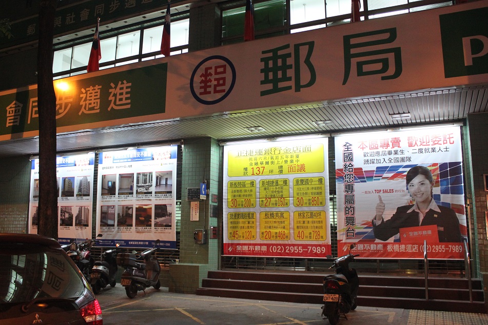 國慶郵局大門廣告2-1