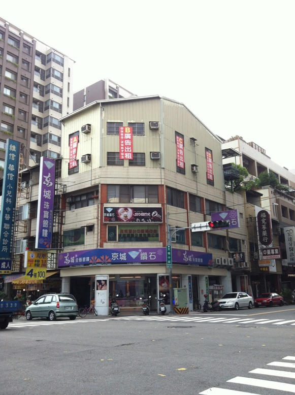 台中市大墩路牆面廣告出租B面，近家樂福、黃昏市場、普林斯頓幼稚園