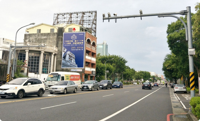 N-0830-台南市北區北門路二段，下開元路橋往火車站方向
