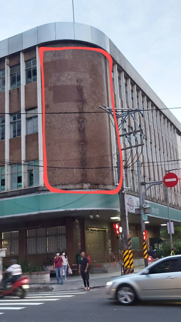 基隆市光二路郵局戶外牆面廣告
